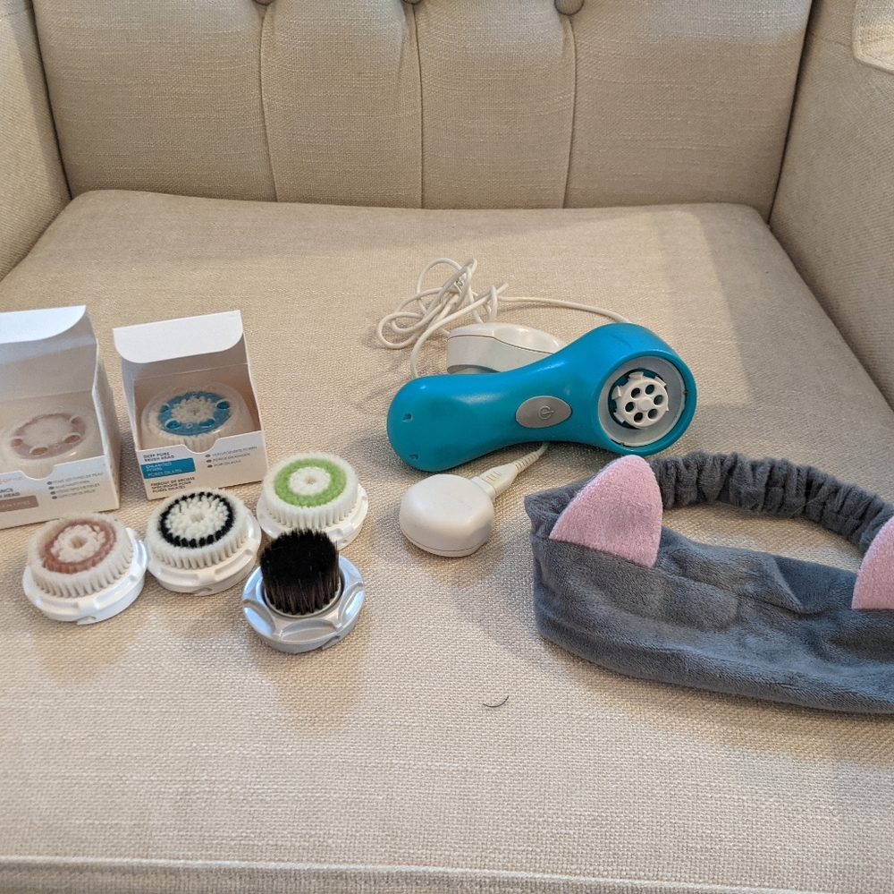 Clarisonic Mia 1 face brush and more!